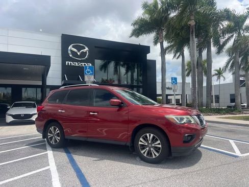 Used 2017 Nissan Pathfinder SL FWD image 3