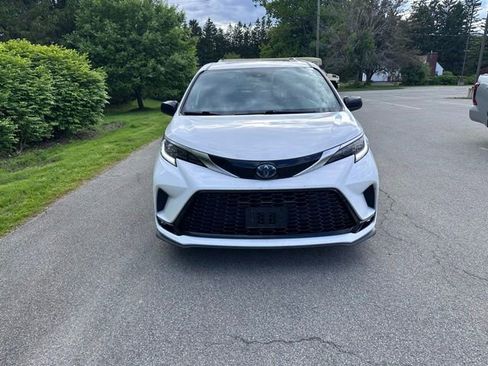 Used 2023 Toyota Sienna XSE w/ XSE Plus Package AWD/4WD image 8