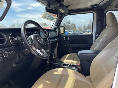Used 2018 Jeep Wrangler Unlimited Sahara w/ Uconnect 4C Nav & Sound Group AWD/4WD image 10