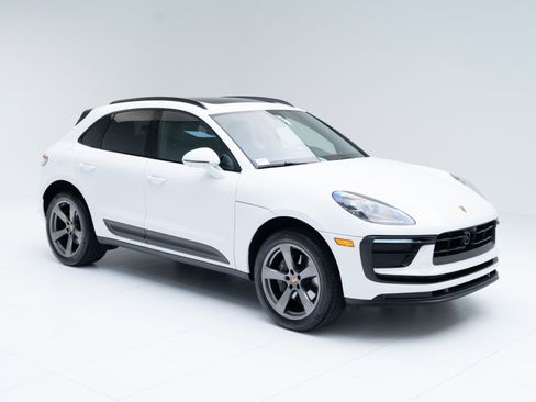 Certified 2025 Porsche Macan image 7
