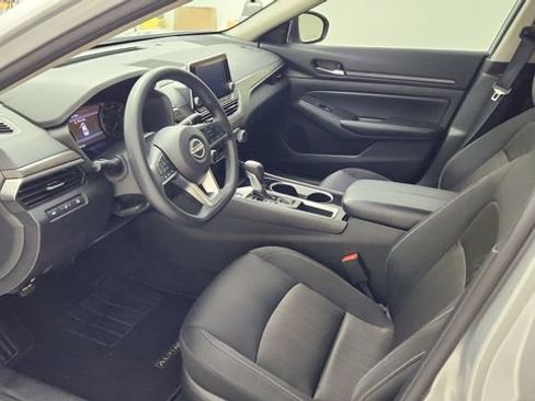 Used 2024 Nissan Altima 2.5 SV FWD image 9