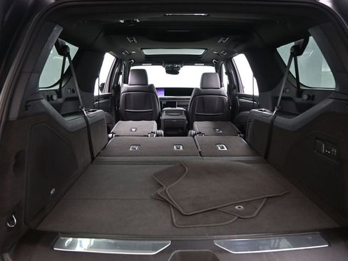 Used 2025 Cadillac Escalade ESV Premium Luxury image 51