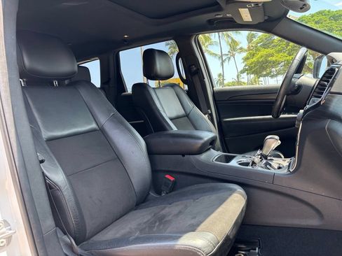 Used 2021 Jeep Grand Cherokee Laredo X RWD image 9