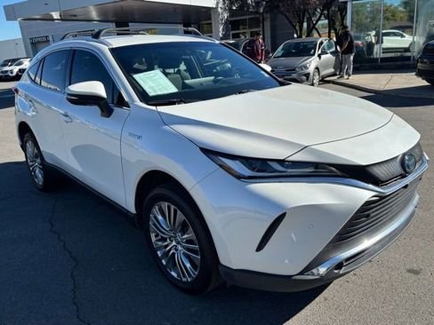 Used 2021 Toyota Venza Limited image 2