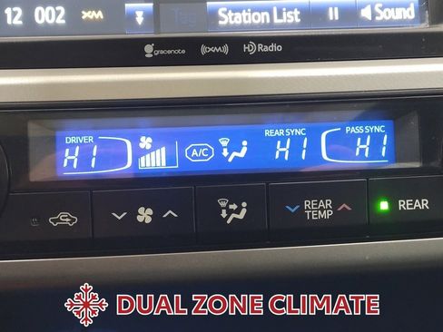 Used 2018 Toyota Highlander SE image 25