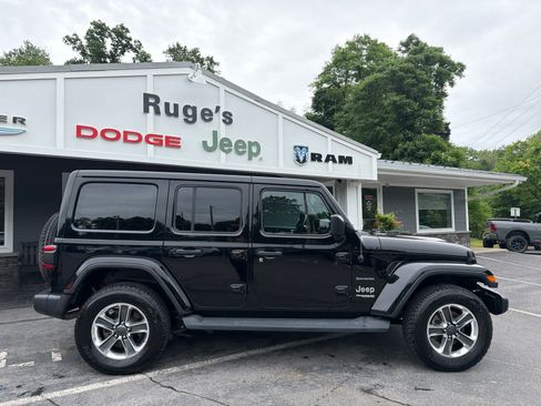 Used 2020 Jeep Wrangler Unlimited Sahara AWD/4WD image 8
