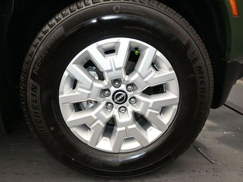 Used 2024 Nissan Frontier SV w/ SV Convenience Package RWD image 17