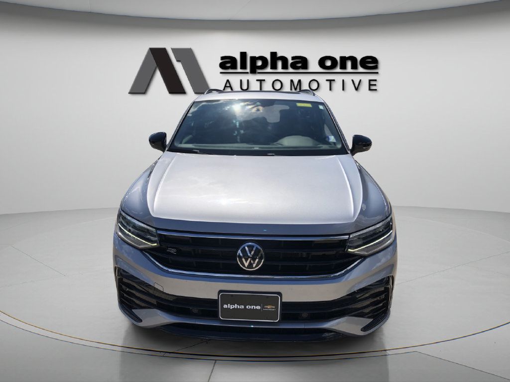 Used 2024 Volkswagen Tiguan SE R-Line FWD image 2