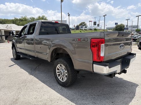 Used 2018 Ford F250 XLT AWD/4WD image 5