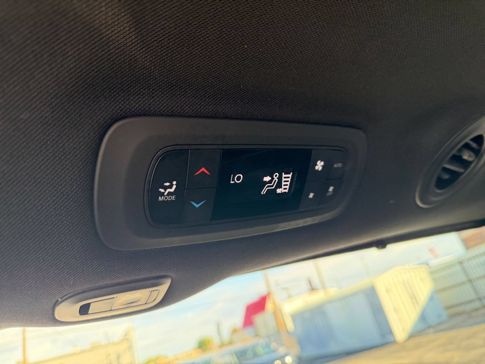 Used 2025 Chrysler Pacifica Limited FWD image 25