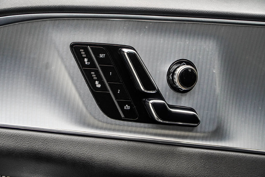 Used 2024 Cadillac Lyriq Tech RWD image 37