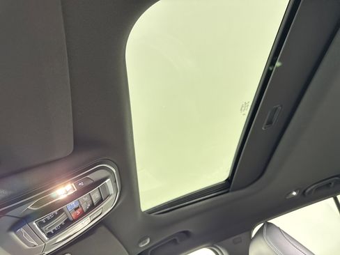 New 2025 Jeep Grand Cherokee Altitude image 24