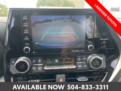 Used 2022 Toyota Highlander XLE FWD image 34