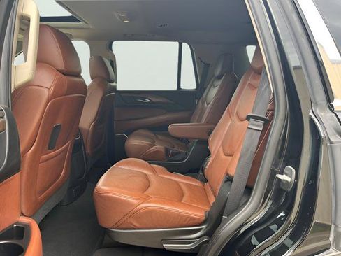 Used 2020 Cadillac Escalade Luxury AWD/4WD image 32