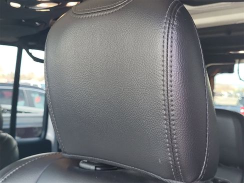 Used 2022 Jeep Wrangler Unlimited Rubicon w/ Xtreme Recon 35" Tire Package image 13