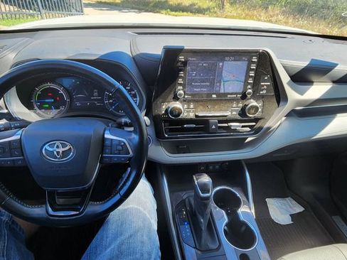 Used 2021 Toyota Highlander Limited AWD/4WD image 4