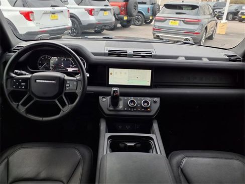 Used 2023 Land Rover Defender 110 X-Dynamic SE image 4