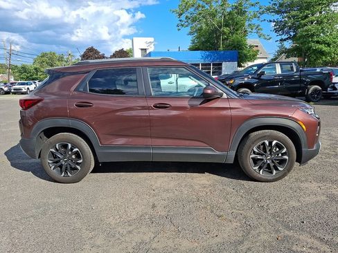 Used 2023 Chevrolet TrailBlazer LT w/ Convenience Package FWD image 9