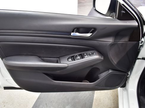 Used 2025 Nissan Altima 2.5 SV image 16