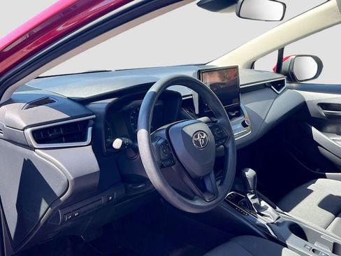 Used 2025 Toyota Corolla LE FWD image 9