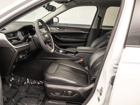 Used 2023 Jeep Grand Cherokee 4WD 4xe image 6