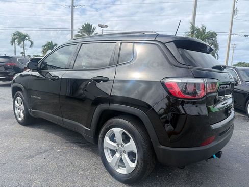 Used 2018 Jeep Compass Latitude w/ Popular Equipment Group FWD image 3