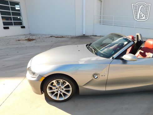Used 2006 BMW Z4 3.0i RWD image 11