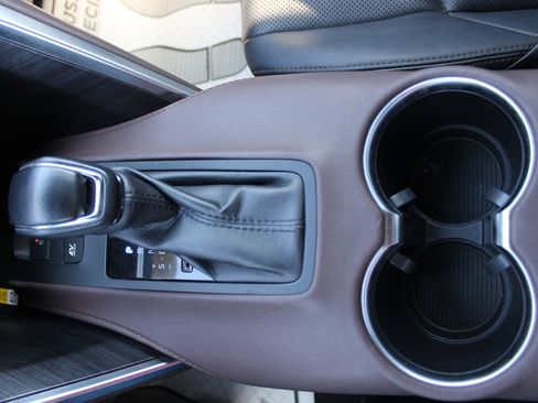 Used 2021 Toyota Venza XLE w/ Softex Package image 26