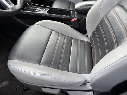 Used 2024 Nissan Kicks SR w/ SR Premium Package FWD image 14