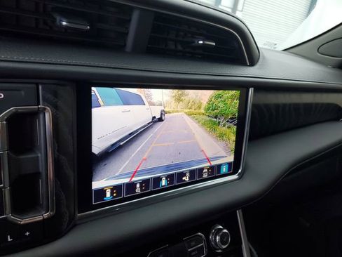 Used 2021 GMC Yukon XL Denali w/ Denali Premium Package image 21