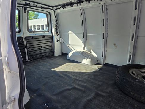 Used 2021 Chevrolet Express 2500 Work Van w/ Driver Convenience Package image 7