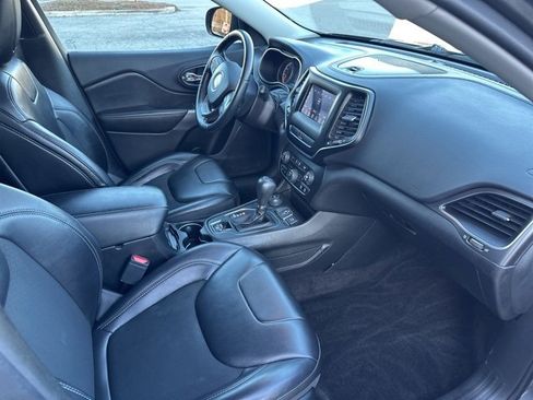 Used 2019 Jeep Cherokee Latitude Plus image 7