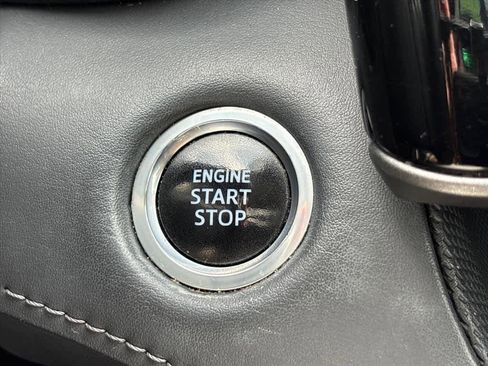 Used 2021 Toyota Highlander Limited image 19