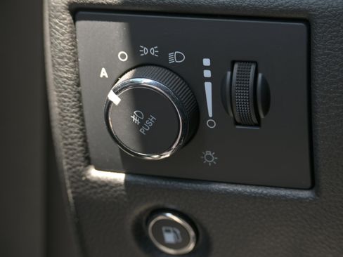 Used 2022 Jeep Grand Cherokee Laredo X image 22