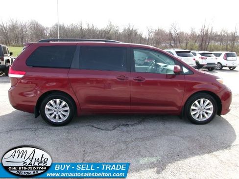 Used 2011 Toyota Sienna LE w/ Towing Pkg image 7