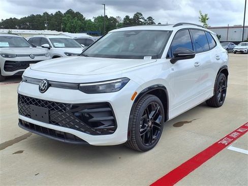New 2026 Volkswagen Tiguan SE R-Line FWD image 3