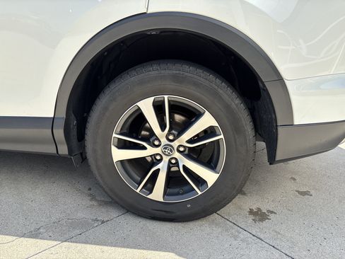 Used 2017 Toyota RAV4 XLE AWD/4WD image 34