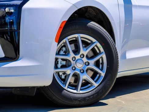 New 2027 Chrysler Pacifica Select FWD image 2