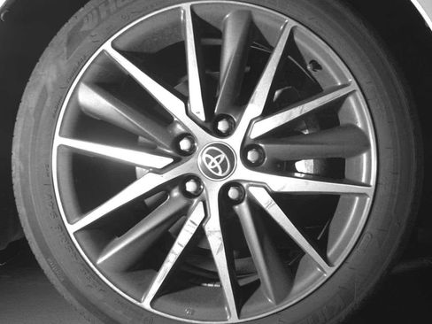 Used 2023 Toyota Camry XLE image 7