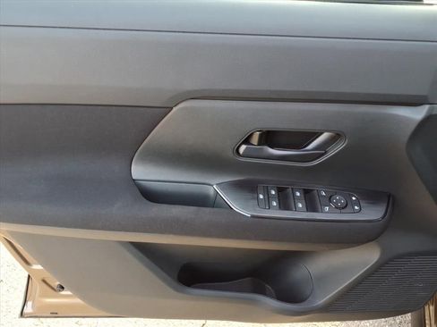 Used 2025 Nissan Kicks S image 15