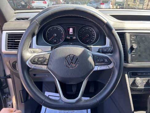 Used 2021 Volkswagen Atlas Cross Sport SE w/ Panoramic Sunroof Package FWD image 13