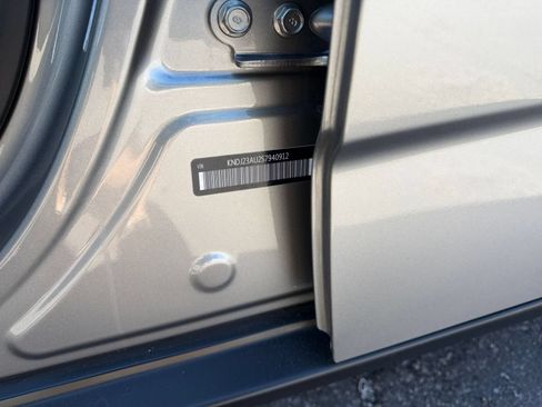 Used 2025 Kia Soul LX w/ LX Technology Package FWD image 27