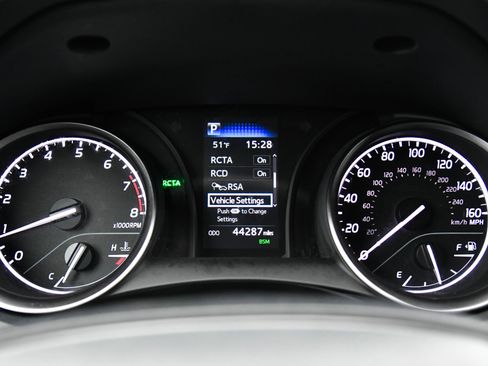 Used 2024 Toyota Camry SE w/ Convenience Package image 29