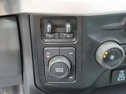 Used 2023 Ford F250 XL w/ F-250 >10K GVWR Package image 19