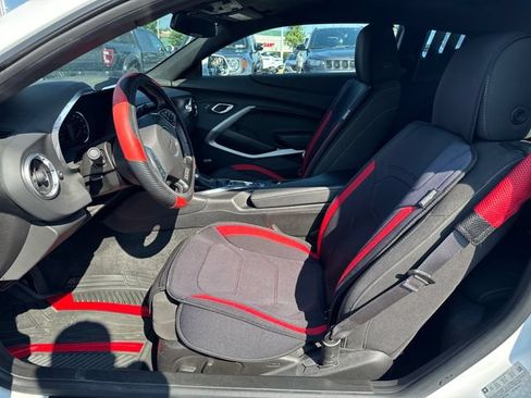 Used 2017 Chevrolet Camaro LT w/ Technology Package RWD image 10