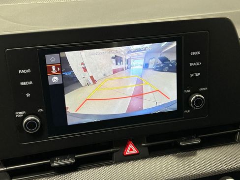 Used 2025 Kia Sportage LX FWD image 23