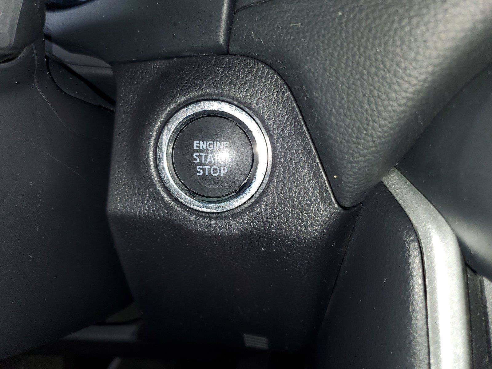 Used 2025 Toyota RAV4 XLE FWD image 31