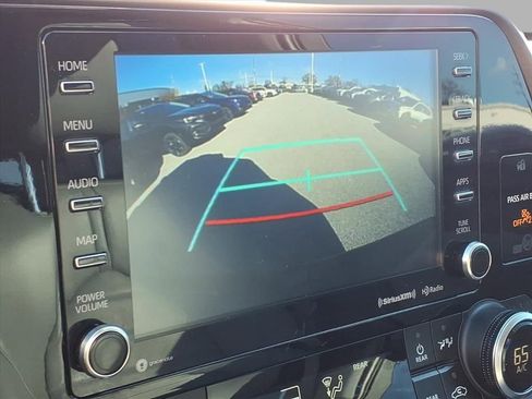 Used 2022 Toyota Highlander XLE image 6