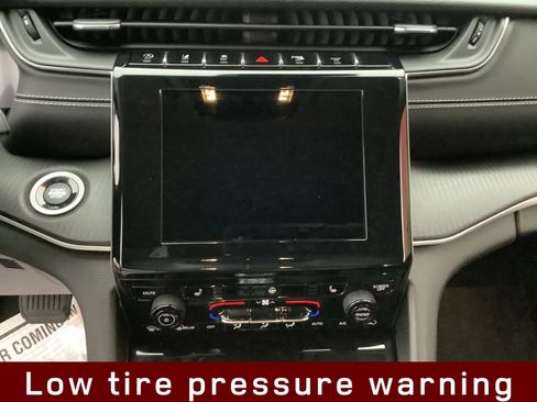 Used 2023 Jeep Grand Cherokee Laredo image 16