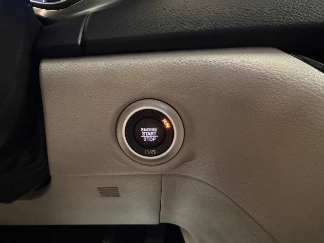 Used 2024 Chrysler Pacifica Touring-L FWD image 19